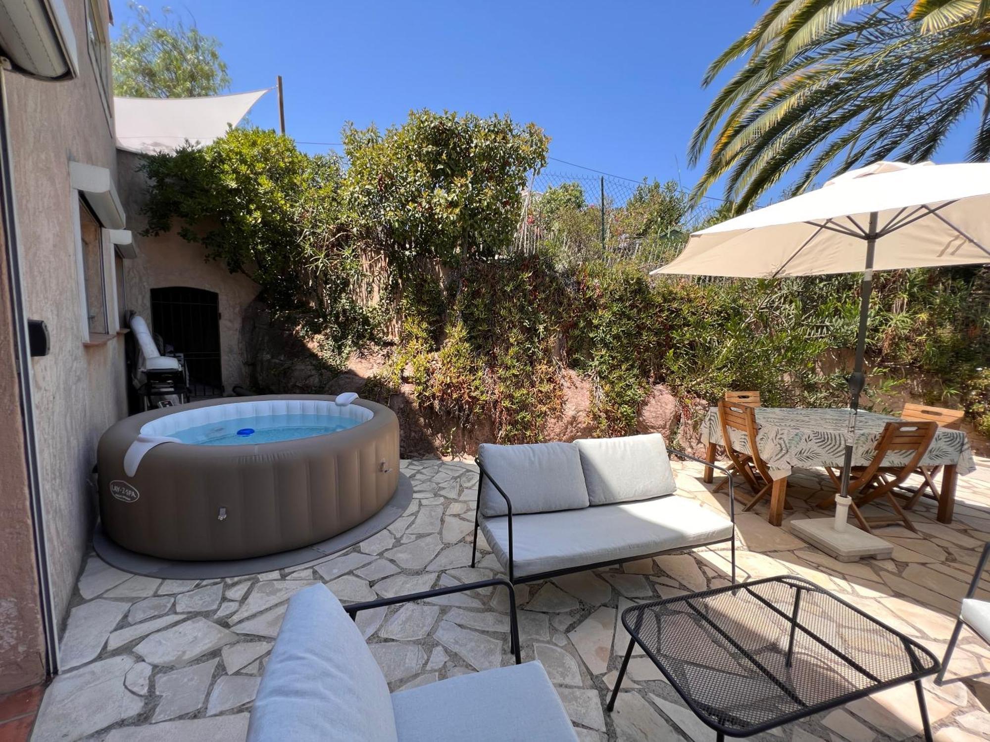 Simone, Maison, Quartier Calme, Grande Terrasse, Spa, Barbecue, 2 * Frejus