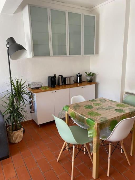Appartement Simone, Maison, Quartier Calme, Grande Terrasse, Spa, Barbecue, 2 Fréjus