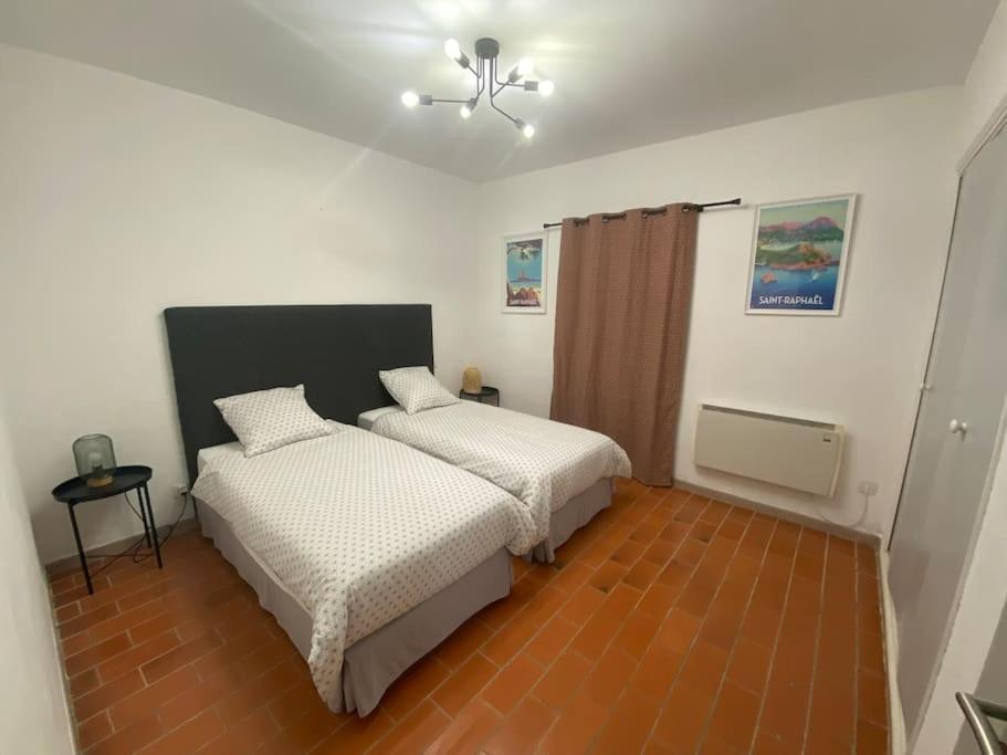 Simone, Maison, Quartier Calme, Grande Terrasse, Spa, Barbecue, 2 Appartement Fréjus