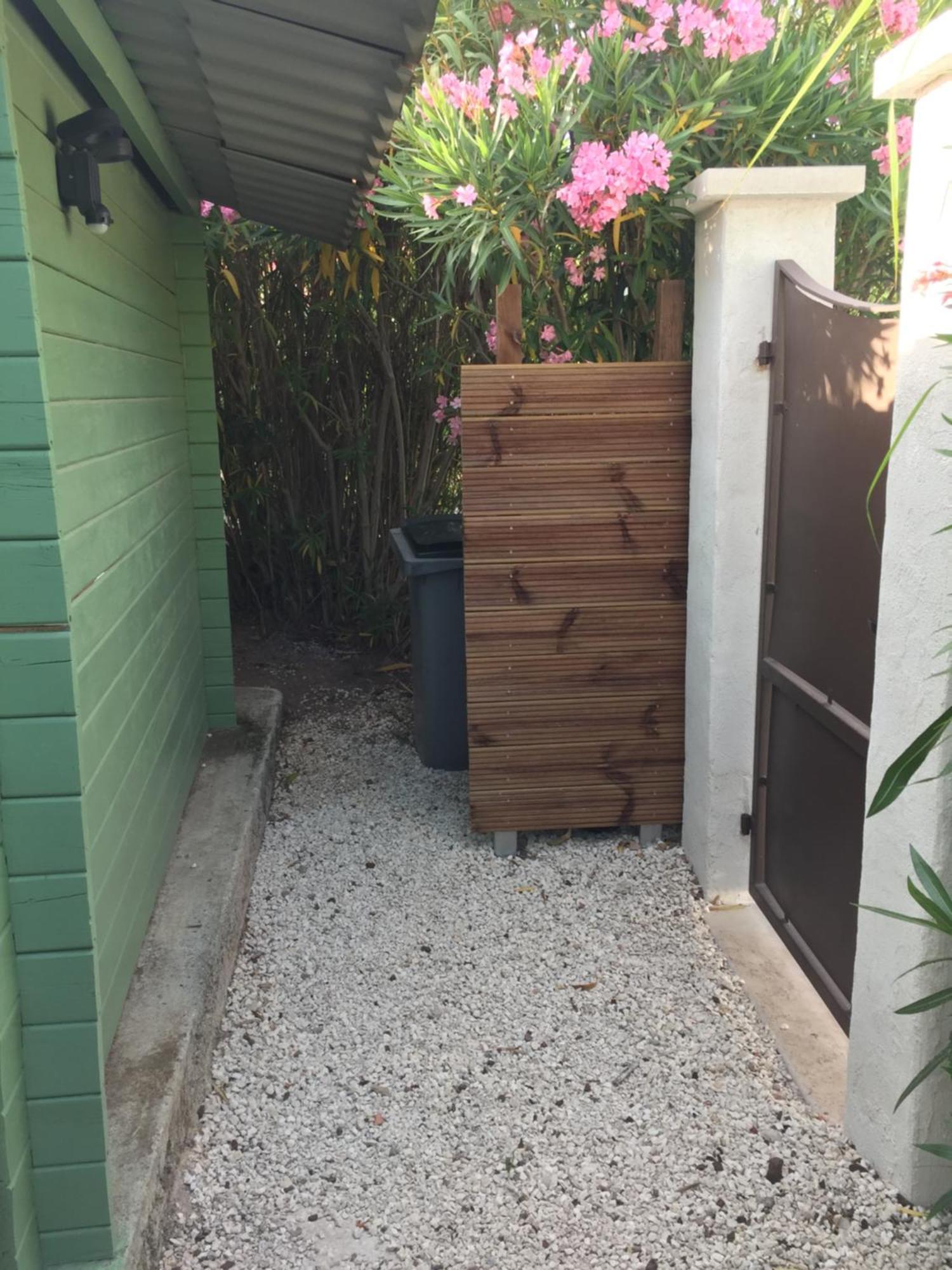 Appartement Simone, Maison, Quartier Calme, Grande Terrasse, Spa, Barbecue, 2 Fréjus