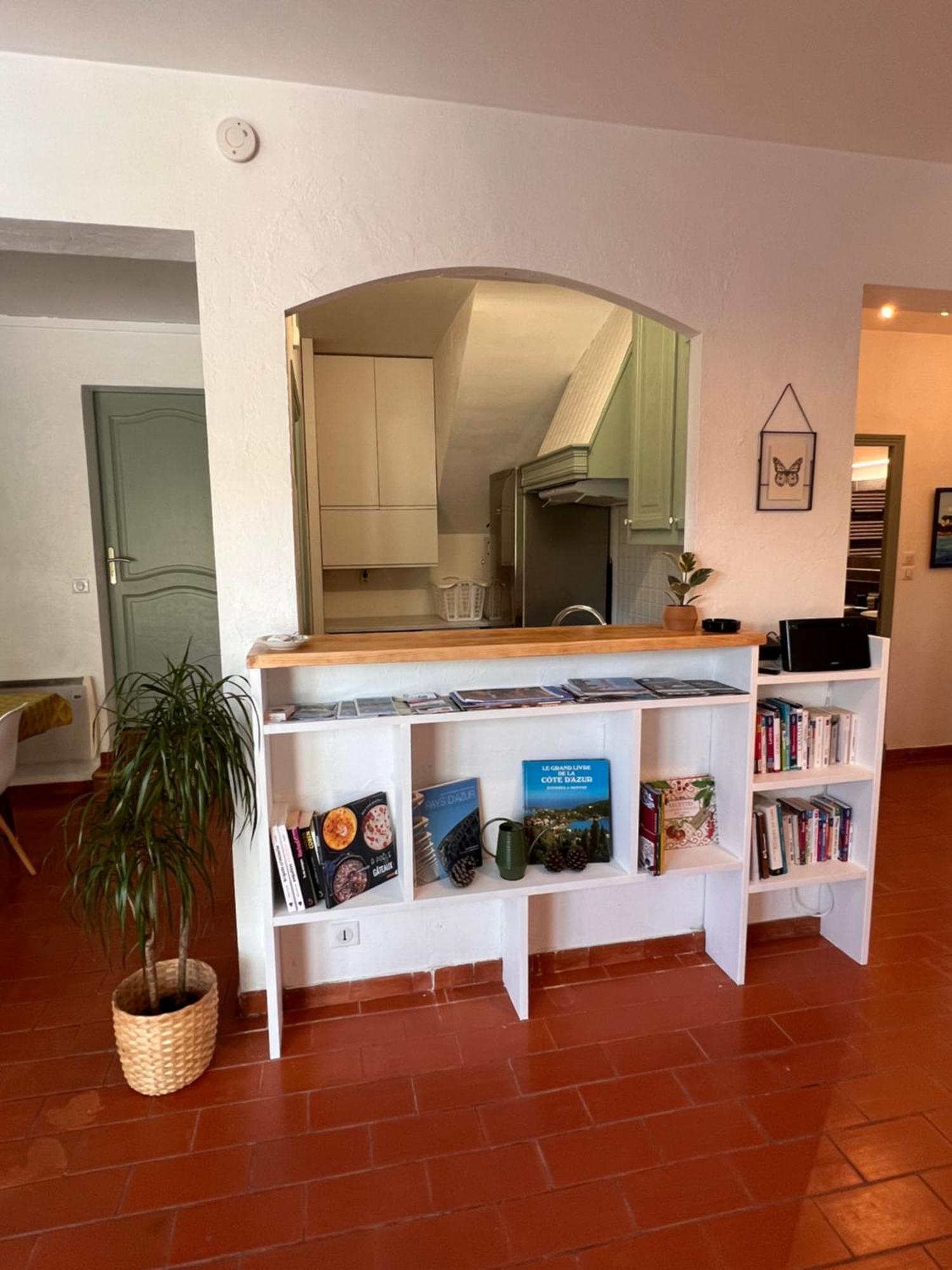 Appartement Simone, Maison, Quartier Calme, Grande Terrasse, Spa, Barbecue, 2 Fréjus