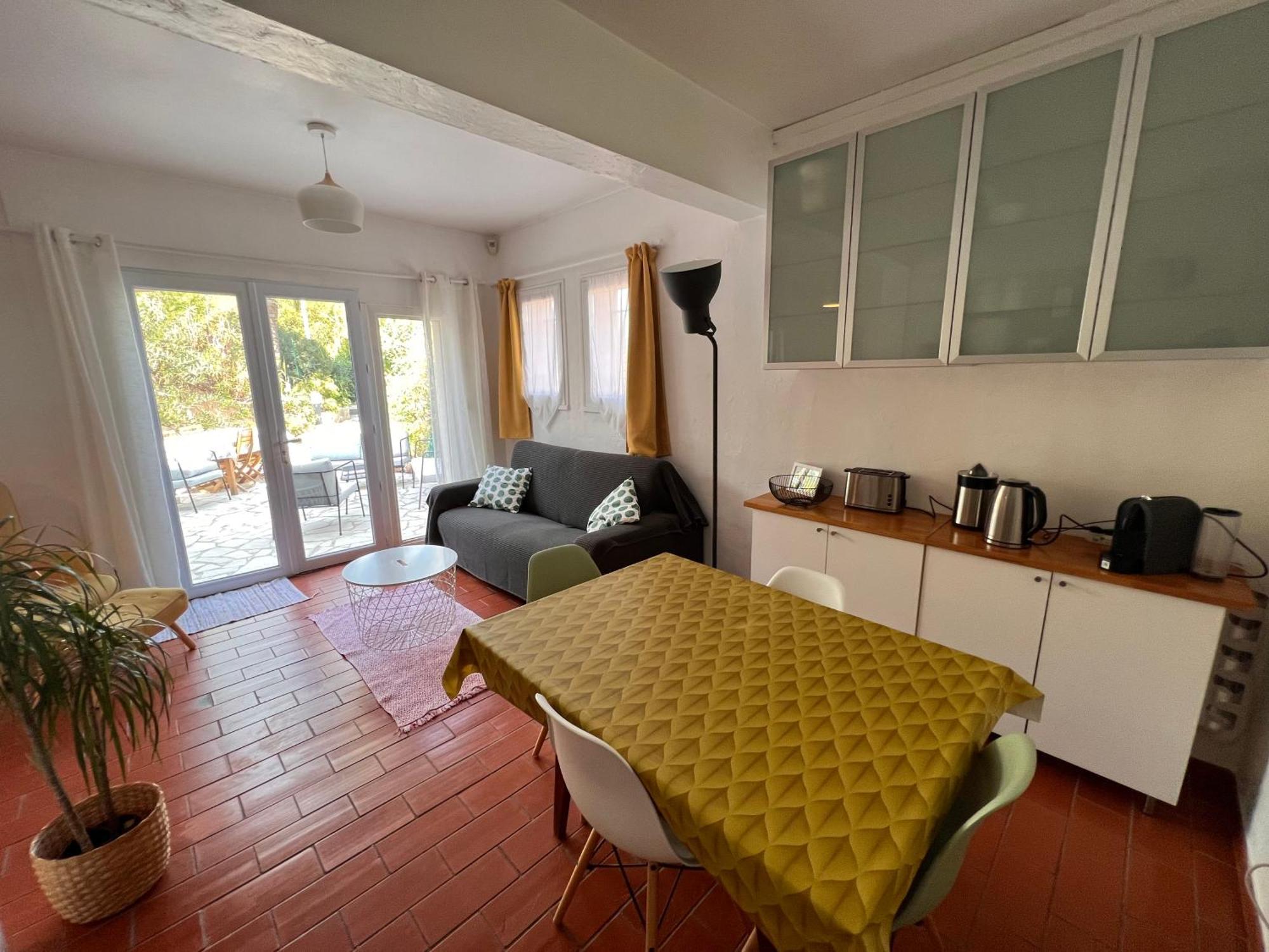 Appartement Simone, Maison, Quartier Calme, Grande Terrasse, Spa, Barbecue, 2 *
