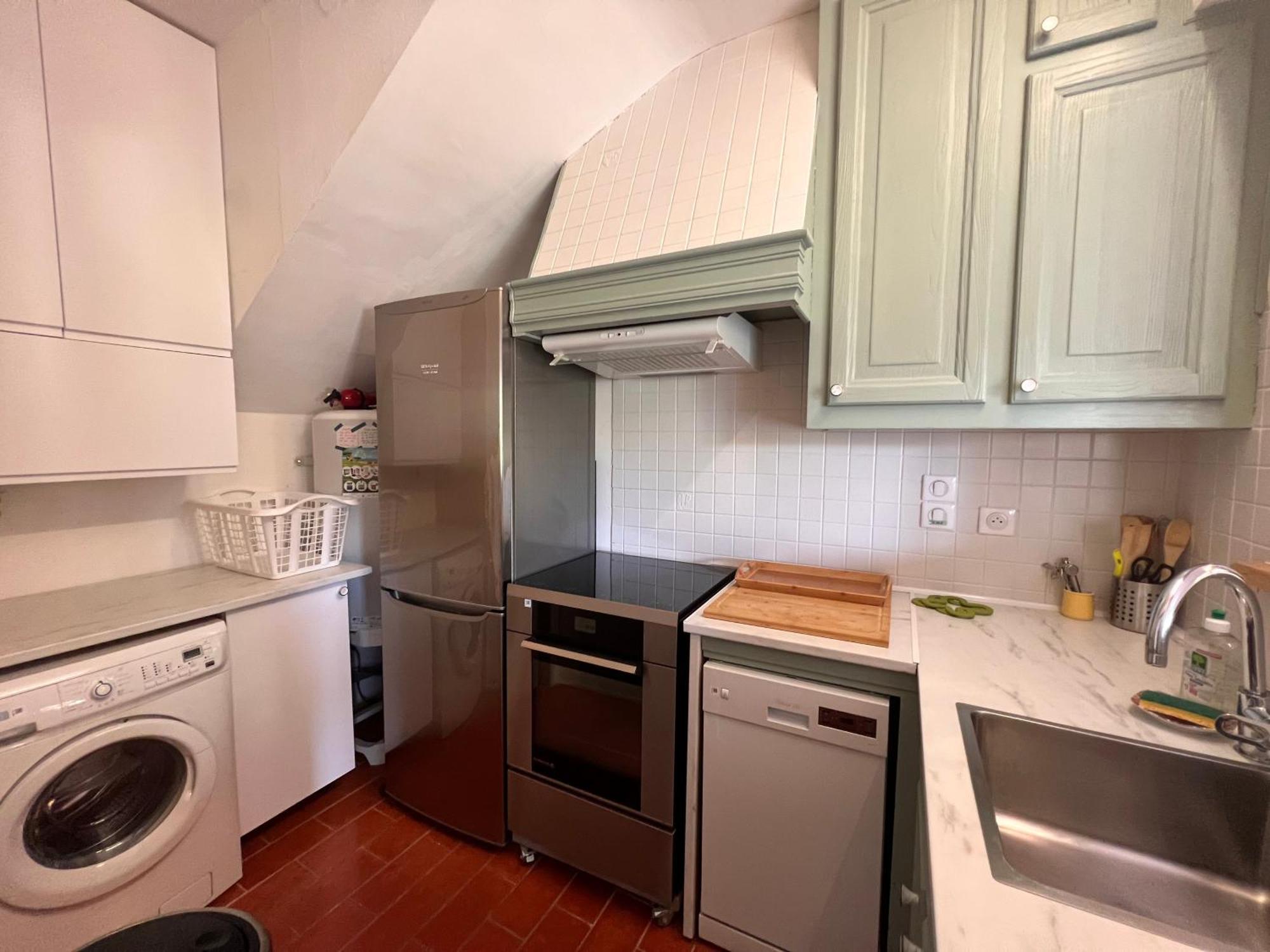 Appartement Simone, Maison, Quartier Calme, Grande Terrasse, Spa, Barbecue, 2 Fréjus