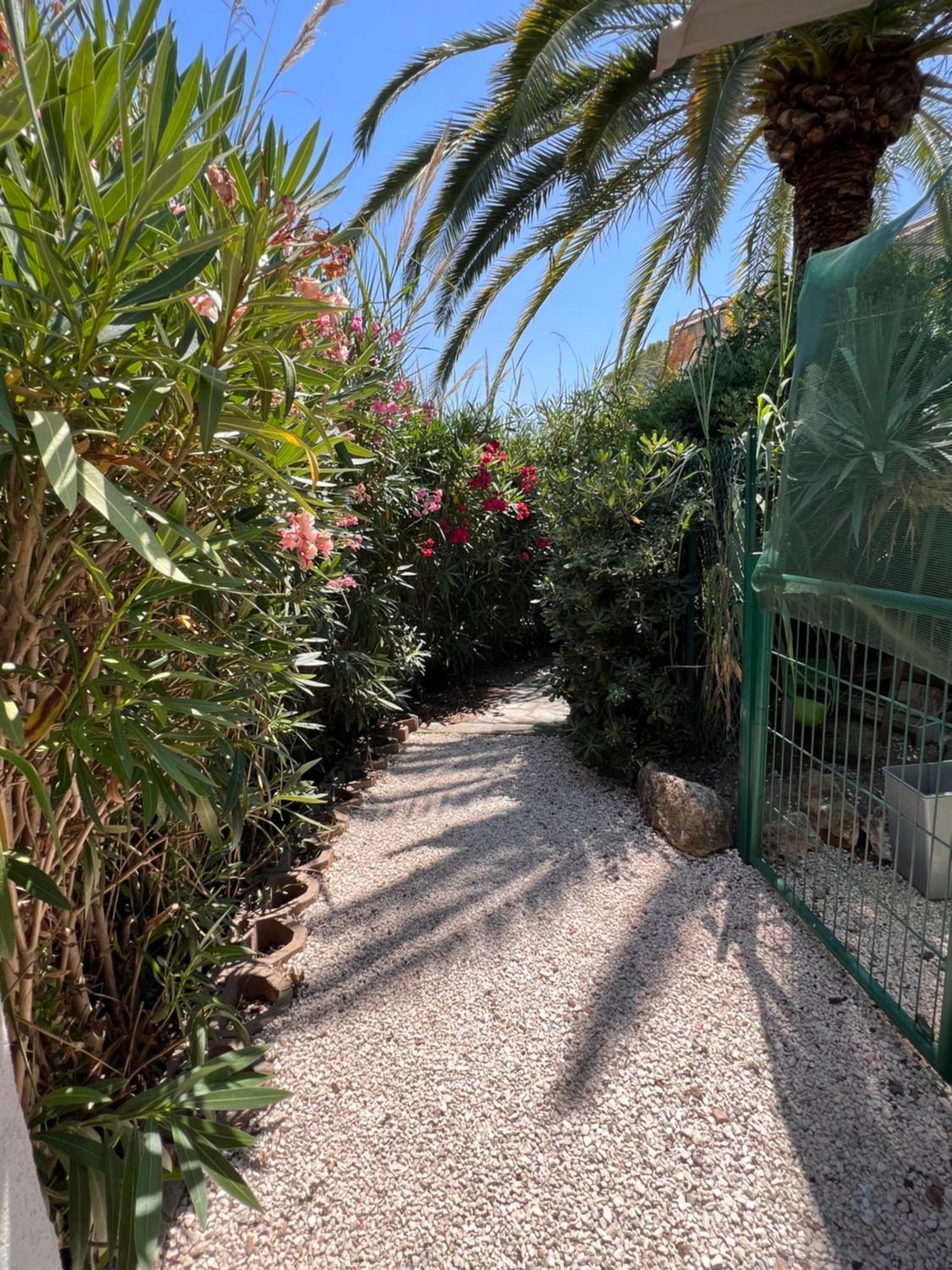 Simone, Maison, Quartier Calme, Grande Terrasse, Spa, Barbecue, 2 * Fréjus